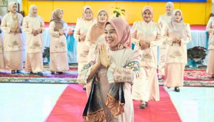 Sentuhan Budaya di Hari Kartini: DWP Solsel Luncurkan Baju Kurung Motif Rumah Gadang