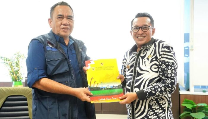 Bupati Eka Putra Desak BNPB Percepat Pembangunan Huntap di Tanah Datar, Data 148 Unit Diserahkan