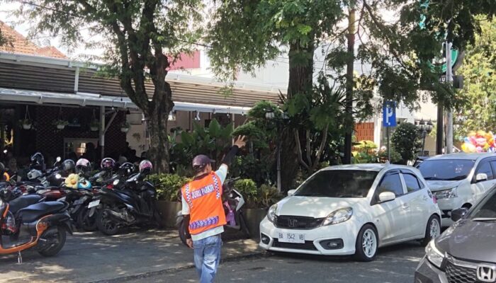 Parkir Liar Marak Saat Libur: Jangan Bayar, Langsung Kontak 112!