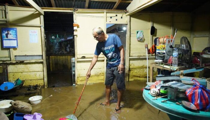 Sungai Batang Tampo Mengamuk, 5 Rumah dan Jembatan di Lintau Buo Hanyut