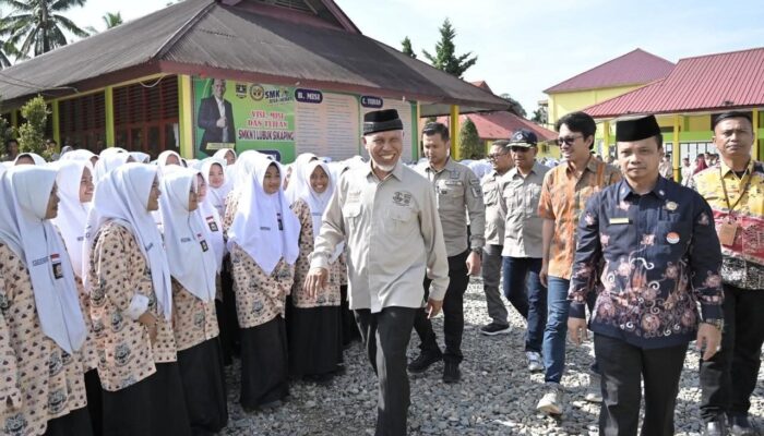 Cetak Generasi Berkarakter ABS-SBK, Gubernur Mahyeldi Siapkan Asrama di Seluruh SMA