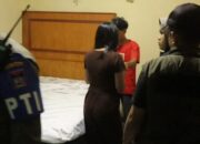 Ketuk Pintu Kamar Hotel: Satpol PP Padang Amankan Belasan Pasangan Ngamar dan Sita Miras