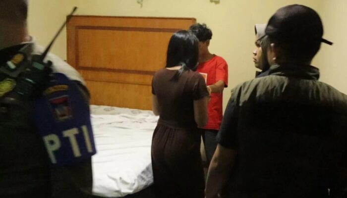 Ketuk Pintu Kamar Hotel: Satpol PP Padang Amankan Belasan Pasangan Ngamar dan Sita Miras