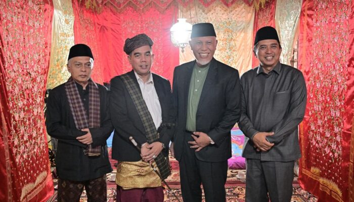 Gubernur Mahyeldi Hadiri Batagak Pangulu Suku Jambak Bukittinggi, Tekankan Jaga Marwah Nagari