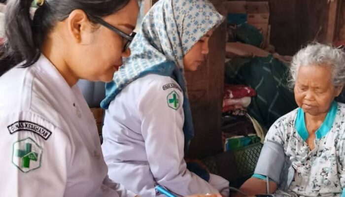 Layanan Dokter Warga Lubuk Begalung: Jemput Bola Pasien Kronis, Siapkan Ambulans Gratis