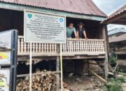 Asisten Administrasi Umum Sekretariat Daerah Kabupaten Pesisir Selatan, N. Riswandi, meninjau langsung kondisi bangunan Rumah Cetak pitih