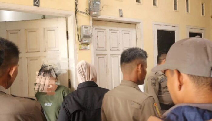 Pintu Kos Dikunci dari Dalam, Muda-Mudi di Padang Timur Digerebek Warga!