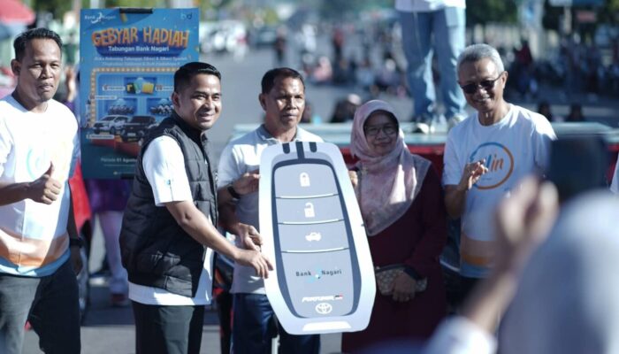 Gebyar Sikoci Bank Nagari Hebohkan CFD Solok, Hadiah Fortuner Resmi Diserahkan