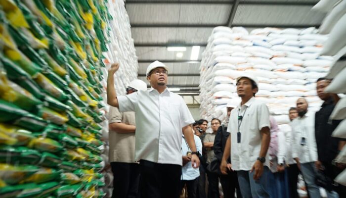 Andre Rosiade Tinjau Gudang Bulog Sumbar, Pastikan Stok Beras dan Kebutuhan Pokok Aman hingga 2027