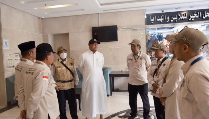 Andre Rosiade Kembali Kunjungi Jemaah Haji Sumbar di Mekkah, Serap Aspirasi dan Berbagi