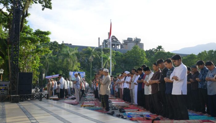 Gema Takbir di Kawasan Industri Tertua, Dirut Semen Padang Ajak Warga Jaga Keikhlasan