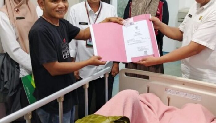 Bayi Lahir Langsung Dapat Akta, Disdukcapil Padang Panjang Manjakan Warga
