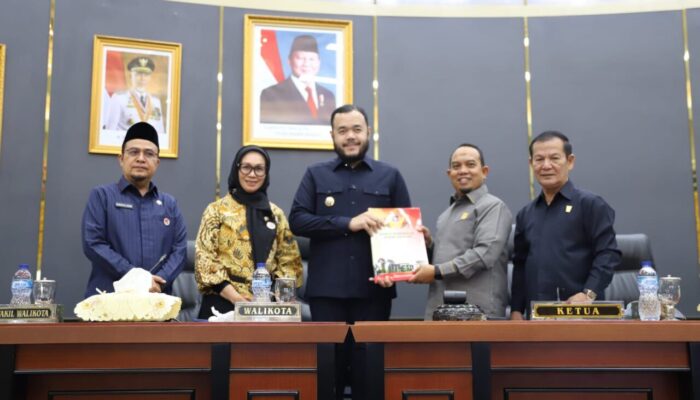 Wako Fadly Amran Hadiri Paripurna DPRD Padang, Targetkan 2 Ranperda Tuntas di Masa Sidang III