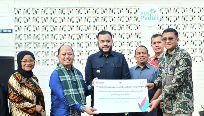 Dukung Sanitasi Sekolah, PLN Kucurkan Rp780 Juta untuk Bangun Toilet di 6 Sekolah Padang