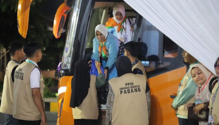 Ujian Sabar Sebelum ke Tanah Suci: Kisah 393 Jemaah Haji Pasaman Tembus Macet Silaiang Menjelang Tengah Malam
