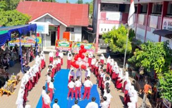 Air Mata Haru dan Kebanggaan Warnai Pelepasan 81 Siswa SDN 06 Kampung Lapai Padang