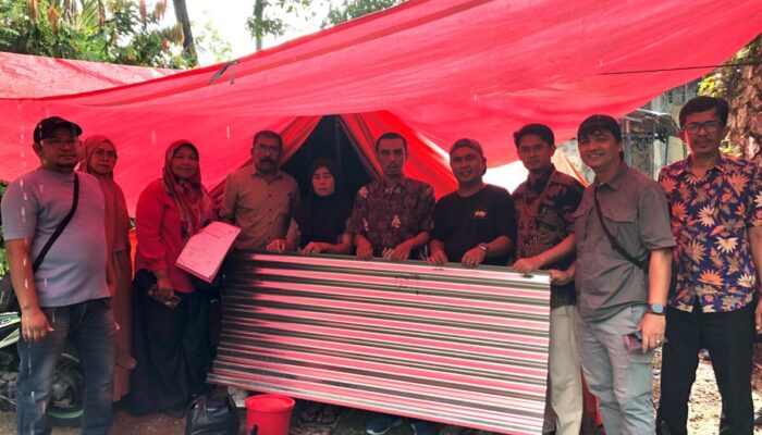 Rumah Rusak Berat, Korban Kebakaran Padang Terima Bantuan dari Semen Padang