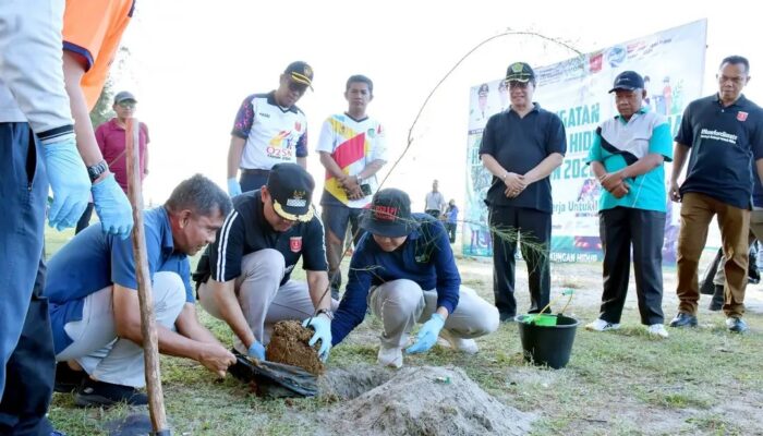 Hari Lingkungan Hidup Sedunia 2026 di Agam, Pantai Tiku Jadi Sasaran Aksi Bersih