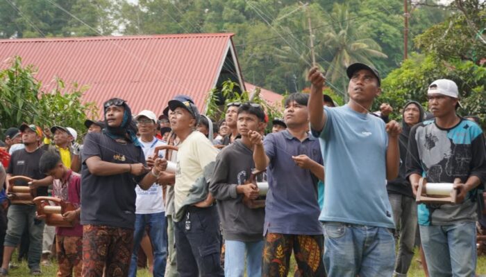 Tradisi Alang-Alang Baradaik Sukses Rekat Silaturahmi Warga Pabasko