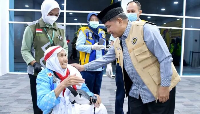 Lengkap dan Sehat, 311 Jamaah Haji Agam Kloter 6 Tiba di BIM Disambut Bupati