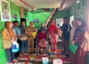 LKKS Padang Panjang Salurkan Kursi Roda hingga Sembako untuk Warga Kurang Mampu