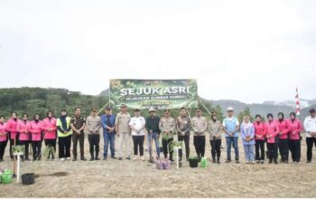 Pulihkan Lahan Bekas Tambang PT GTC, Kapolda Sumbar dan Wawako Sawahlunto Tanam Ratusan Pohon program ‘Sejuk Asri’