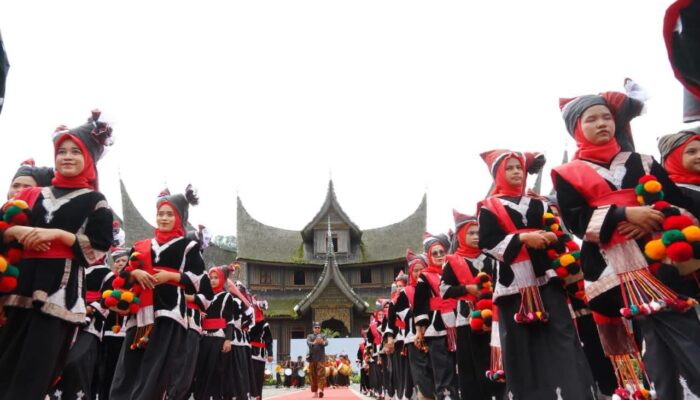 180 Baju Milik Padang Magek Curi Perhatian di Festival Minangkabau 2026