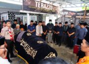 Mantan Wabup Aulizul Syuib Tutup Usia, Bupati Eka Putra Lepas Jenazah sang Tokoh Bijaksana