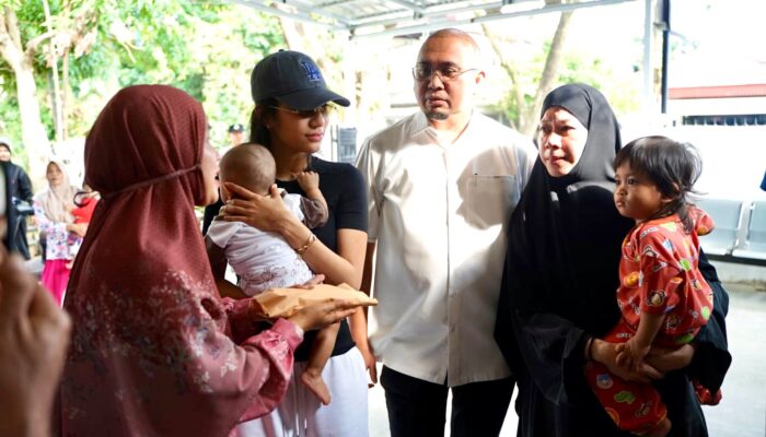 Andre Rosiade Tepati Janji Ajak Azizah Kunjungi Panti Anak Terlantar, Bantu Rp30 Juta dan Siap jadi Donatur Tetap