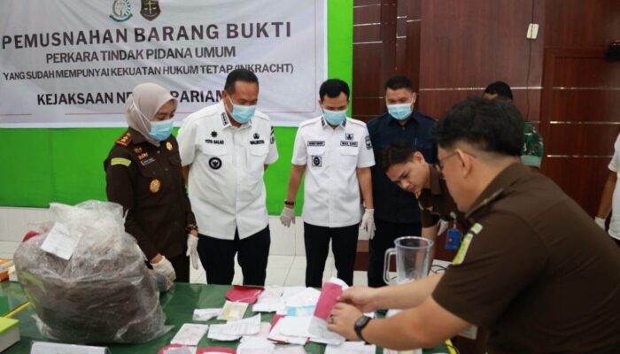 Kejari Pariaman Musnahkan Barang Bukti 130 Perkara, Yota Balad Ajak Warga Cegah Kriminalitas