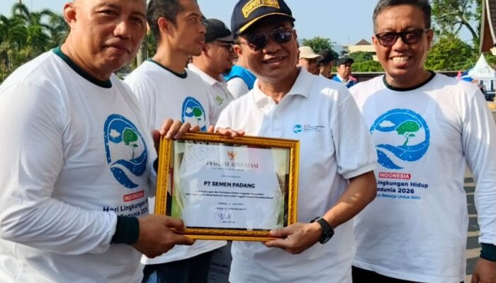 Dukung Mitigasi Perubahan Iklim, PT Semen Padang Terima Penghargaan Pemprov Sumbar