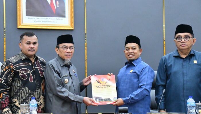 Pemko Padang Serahkan Ranperda APBD 2025 ke DPRD, PAD Lampaui Target!