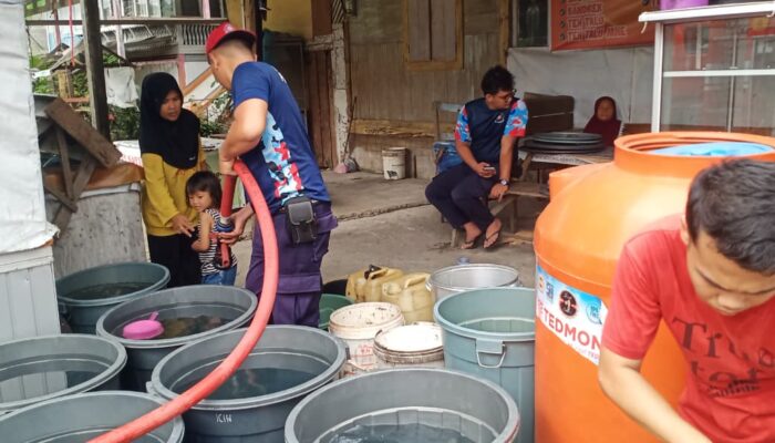 Krisis Air Padang Belum Usai, 93 Ribu Liter Air Bersih Diguyur ke Rumah Warga!