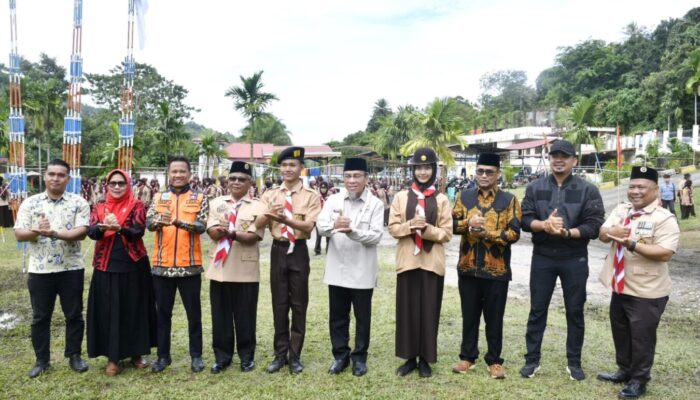 MAN 1 Padang Tanam 1.000 Pohon, Pulihkan Lubuk Minturun Pasca Banjir Bandang