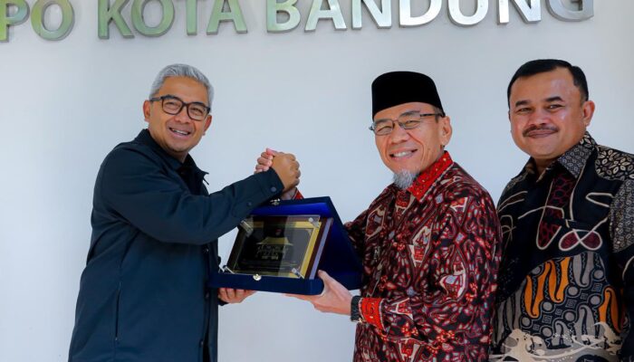 Pungli Parkir Disikat, Pemko Padang Adopsi Sistem Non-Tunai Kota Bandung