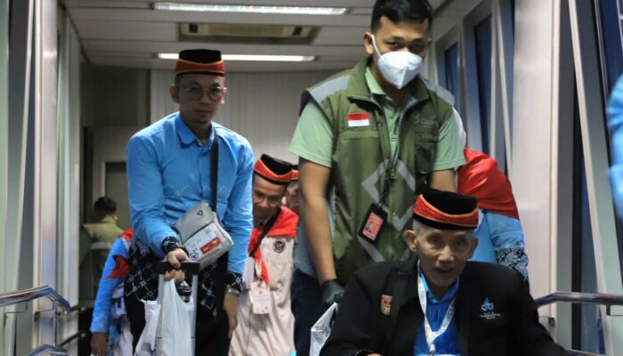 391 Jemaah Haji Kloter 7 Padang Tiba di BIM, 1 Orang Wafat di Arab Saudi