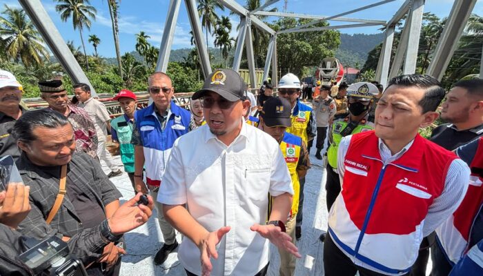 Andre Rosiade Tinjau Jembatan Bungus, Pastikan Antrean BBM Sumbar Dipicu Gangguan Distribusi Bukan Kelangkaan