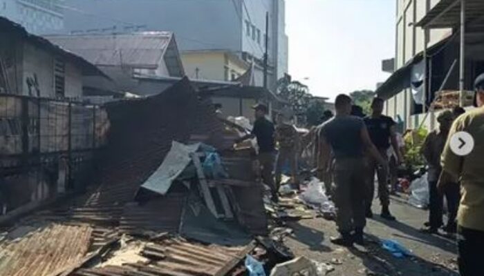 Abaikan Surat Peringatan, Tiga Bangli di Kampung Nias Akhirnya Diratakan Satpol PP Padang
