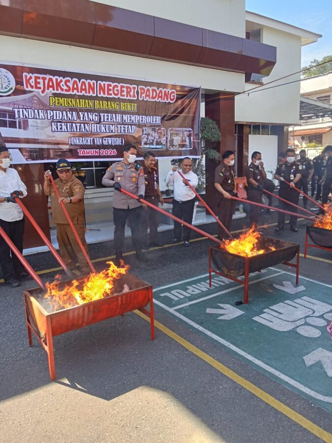 Kejari Musnahkan 4 Kg Sabu dan Ratusan Ekstasi