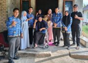 Wujud Nyata Kepedulian, Dinsos Padang Beri Bantuan Kursi Roda di Koto Tangah
