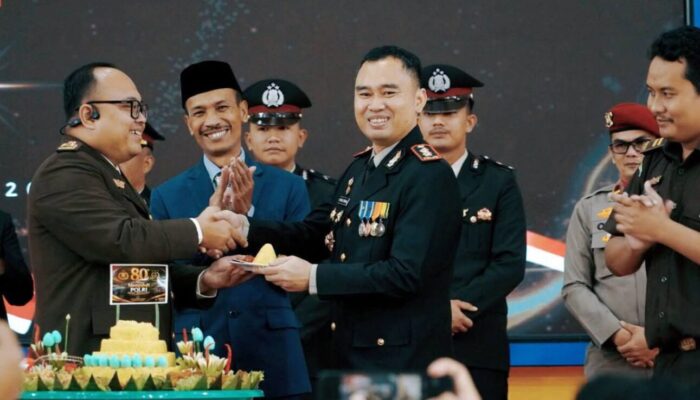 Syukuran HUT Ke-80 Polri, Wabup Yulian Efi Ajak Polres Solok Selatan Perkuat Sinergi