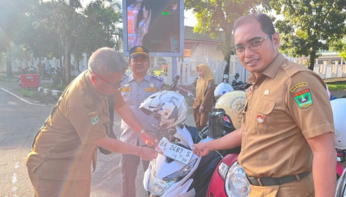 2.748 Kendaraan ASN Pasbar Menunggak Pajak, Pemkab Mulai Tempel Stiker Peringatan