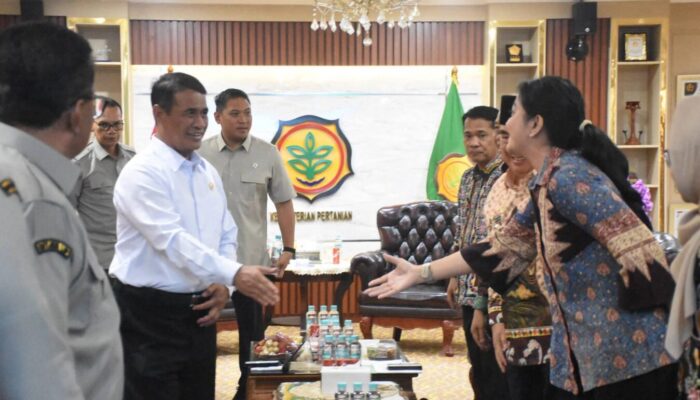 Bupati Dharmasraya Temui Mentan Amran, Perjuangkan Harga TBS Sawit Petani