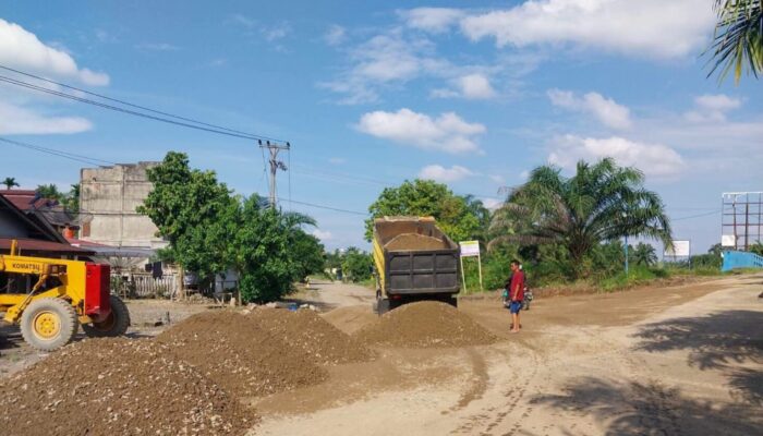 Dinas PUPR Dharmasraya Mulai Perbaiki Jalan Sitiung Lama–Pulai Senilai Rp1,9 Miliar