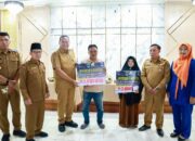 57 Warga Pariaman Korban Bencana Hidrometeorologi Terima Bantuan Modal Usaha Rp 3 Juta