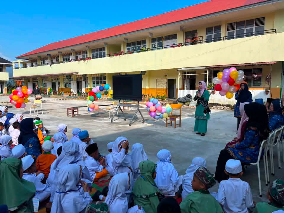 Bunda PAUD Padang Panjang Puji Peran Orang Tua Dampingi Anak Saat MPLS
