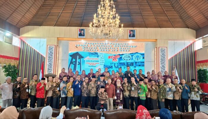 Bukan Sekadar Reuni, Gubernur Mahyeldi Tantang Alumni SMA 1 Landbouw Bukittinggi Cetak Sejarah Baru di Sumbar!
