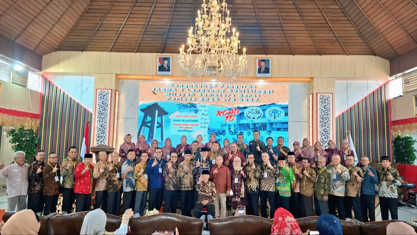 Kukuhkan Pengurus IASMA Bukittinggi, Mahyeldi Ajak Alumni Ambil Peran Nyata Majukan Pendidikan Sumbar