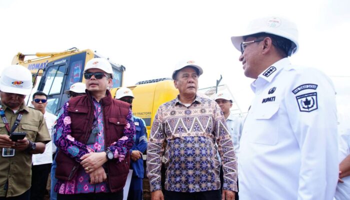 Stafsus Mendagri Sidak Tanah Datar, Bupati Eka Putra Tegaskan Proyek Hunian Tetap Harus Bersih dan Sesuai Aturan!
