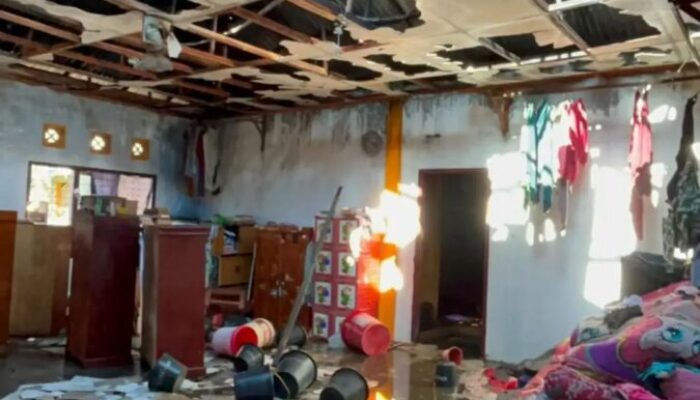 Pesantren Bustanul Yaqin Padang Pariaman Terbakar, Asrama Putri Ludes Hingga Petugas Damkar Terluka